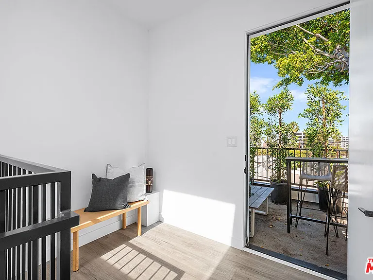 1016 N Martel Ave #Townhouse 108 — Photo 18
