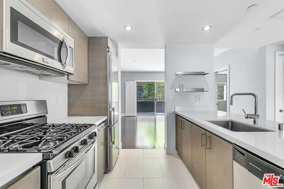 2 bed, 2.0 bath, 1028 sqft, $3,895 — Photo 1