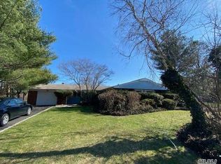 30 Tyburn Ln, South Setauket, NY 11720