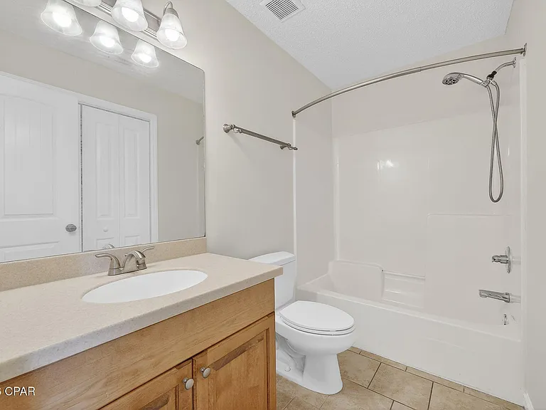 2605 Avondale Ct — Photo 13