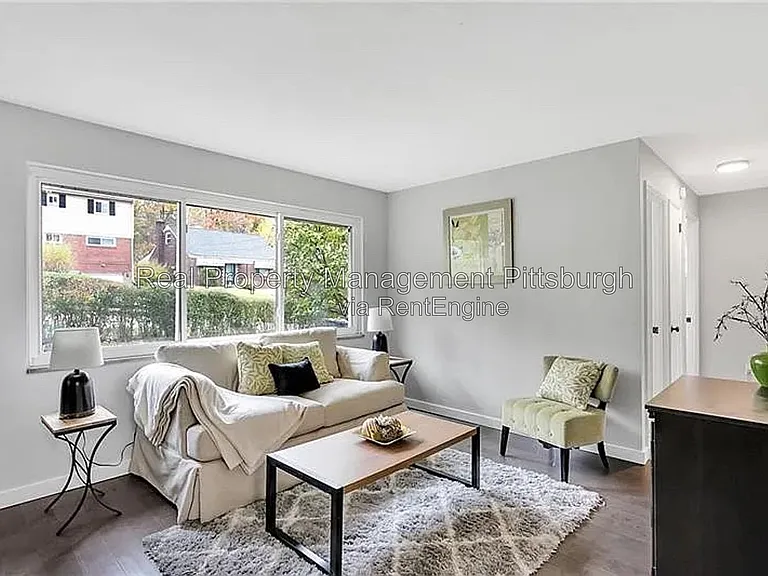 1307 Universal Rd — Photo 4