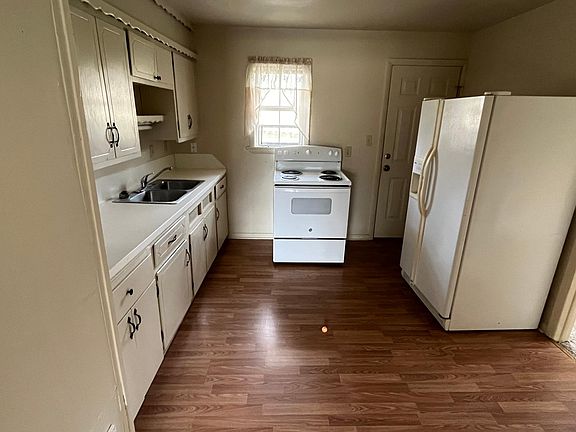3rd image of 323 E Fillmore Ave