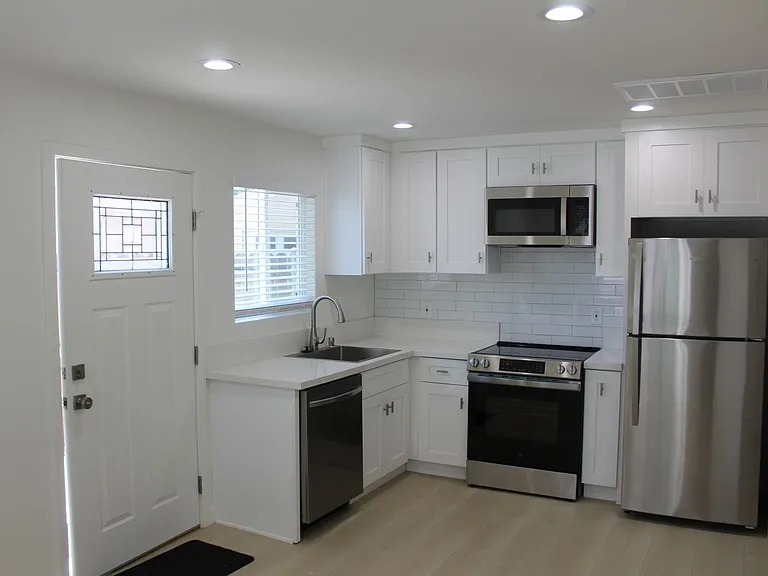 227 Waldo Ave #A — Photo 3