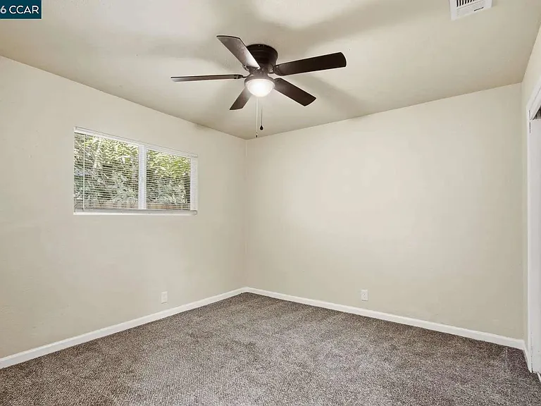 2225 E Myrtle St — Photo 13