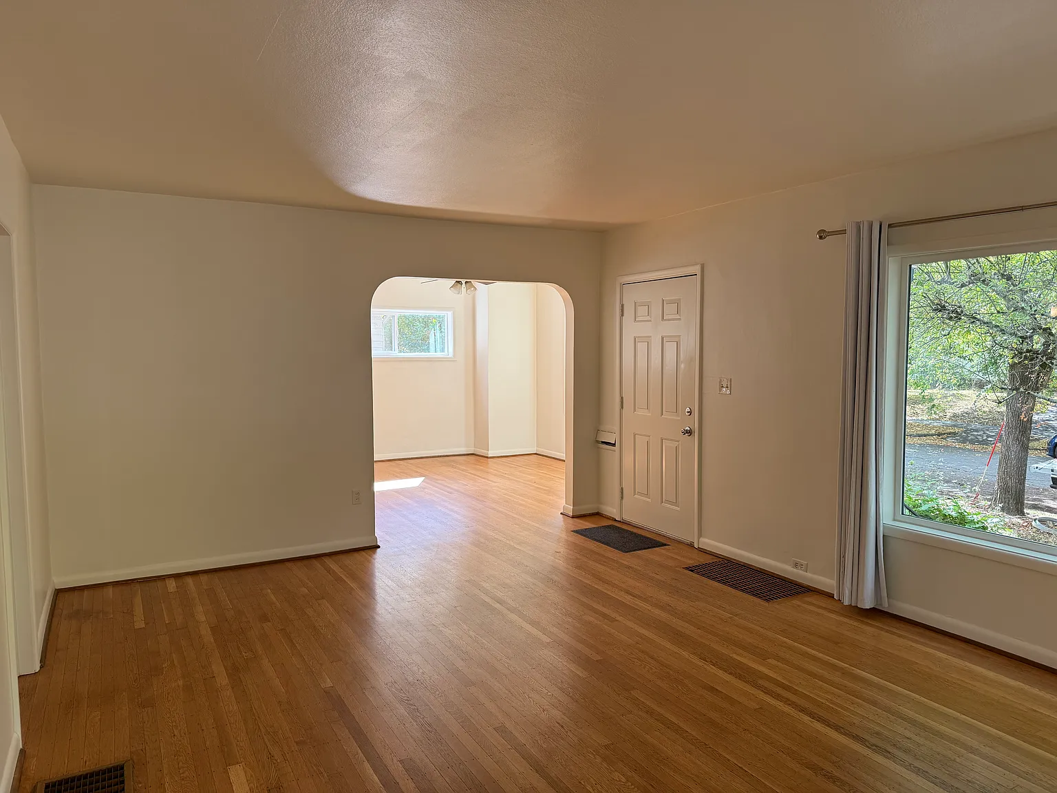 3 bed, 1420 sqft, $3,300 — Photo 4