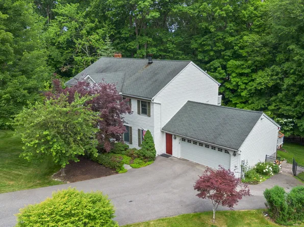2517 Oak Hollow Rd, Vestal, NY 13850
