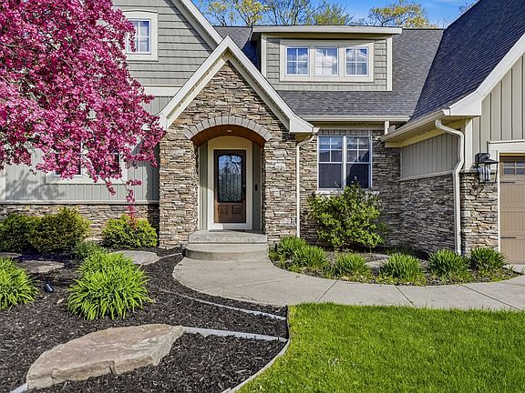 2nd image of 4969 Meadow Springs Trl SE