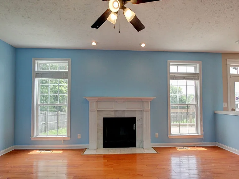 716 Cavalier Dr — Photo 43