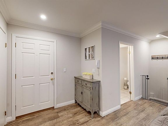 2nd image of 10274 Tujunga Canyon Blvd APT 6