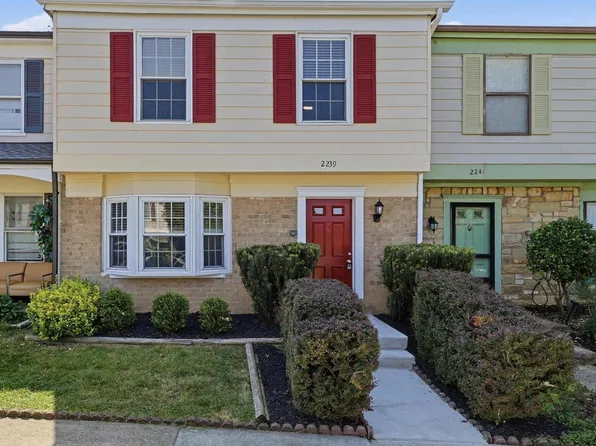 2239 Monaghan Dr, Herndon, VA 20170