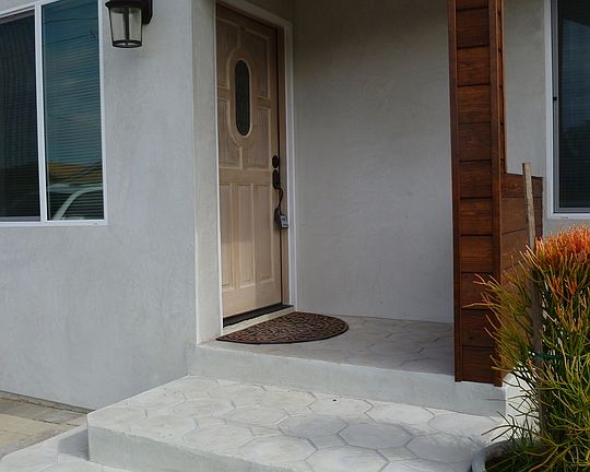 3rd image of 4558 W 133rd St