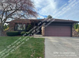 39247 Iris Ct, Sterling Heights, MI 48310
