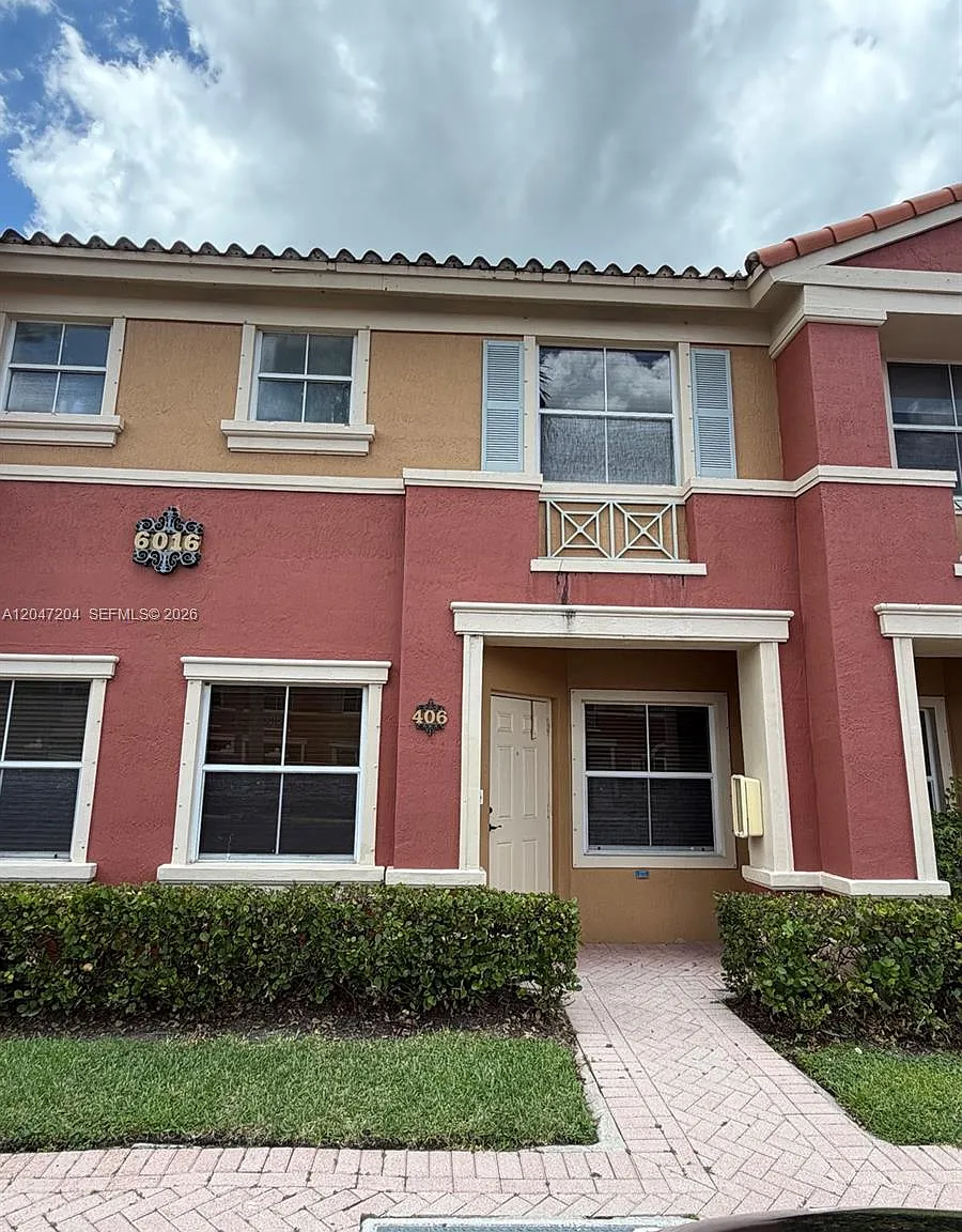 The Gates At Doral Isles — Photo 1