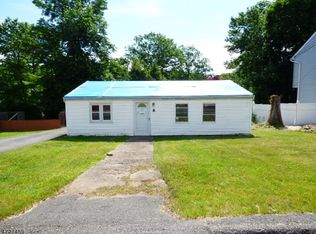 8 Delaware Ave, Lake Hopatcong, NJ 07849