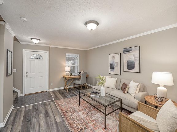 4th image of 385 Keswick Dr