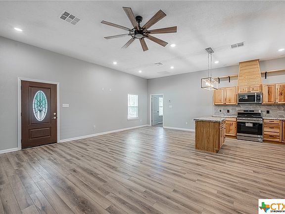 3rd image of 200 Mesquite Trl