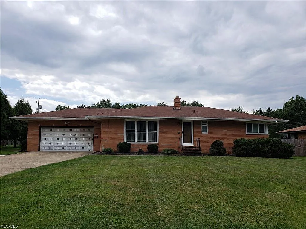 10057 Lynn Dr photo 1
