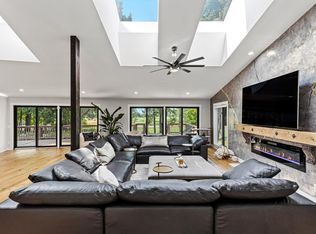 10759 Mount Curve Rd, Eden Prairie, MN 55347