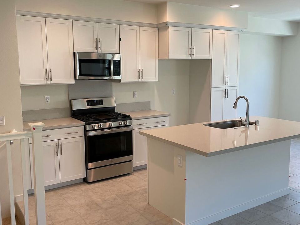 2nd image of 208 Winterbrook