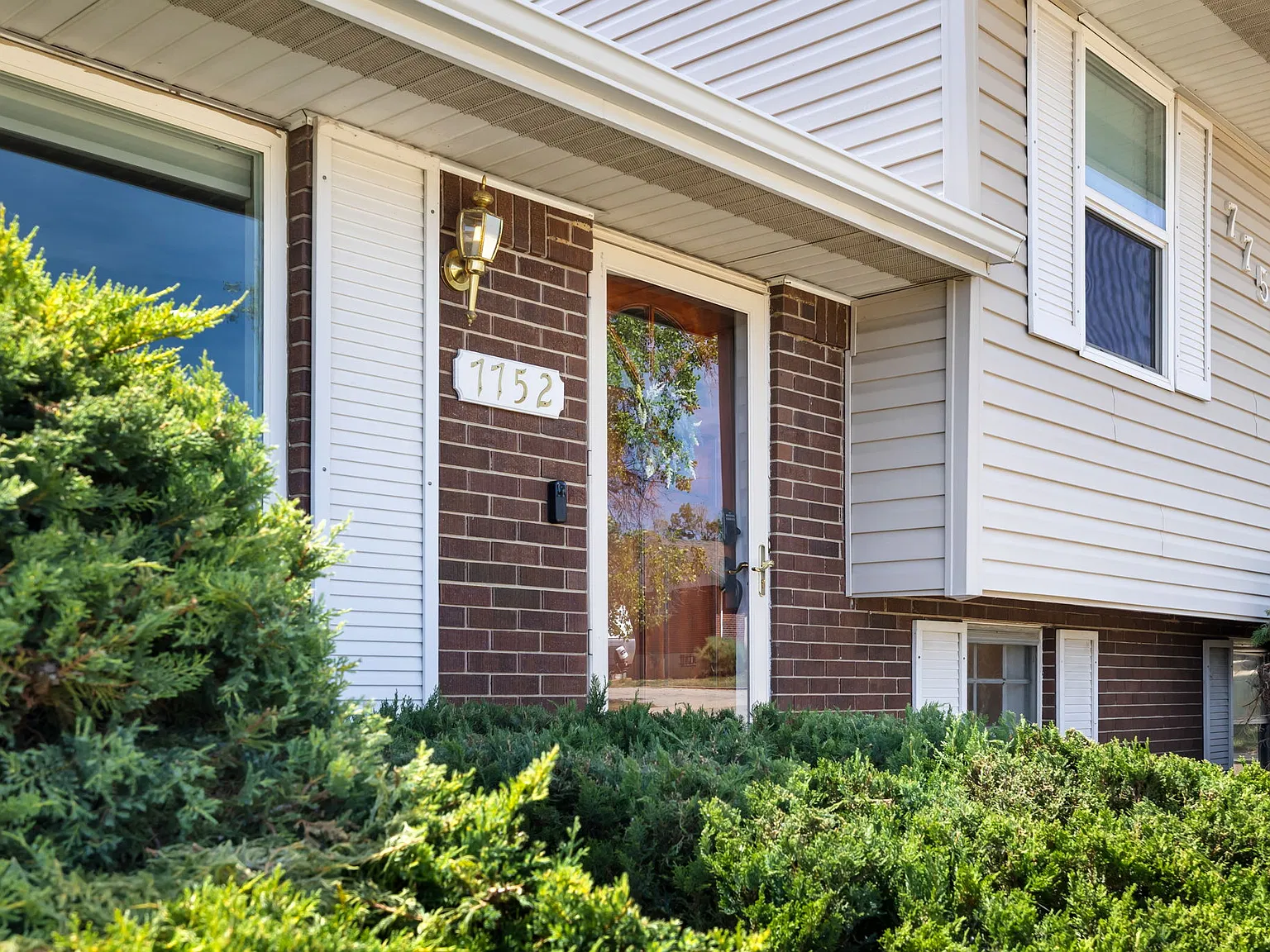 4 bed, 1.5 bath, 1438 sqft, $3,200 — Photo 3