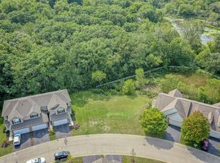 7053 Hidden Green Cir, Spring Grove, IL