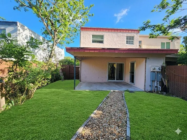 7931 SW 7th Pl — Photo 11