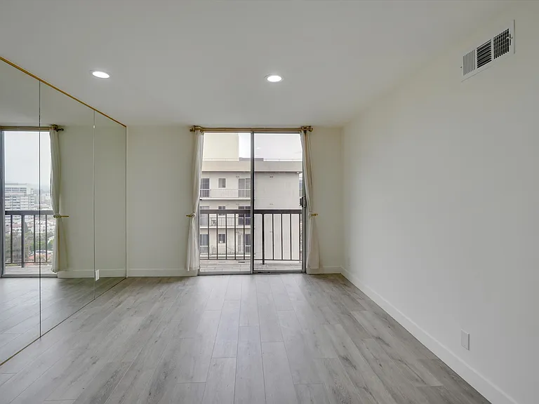 10747 Wilshire Blvd #1407 — Photo 22
