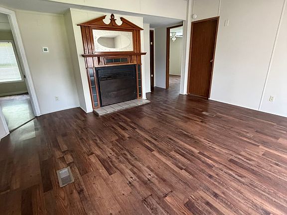 2nd image of 661 Bowman Rd