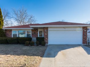 969 E Bradley Ct, Palatine, IL 60074