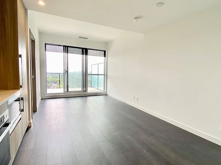 27 McMahon Dr #2103 — Photo 11