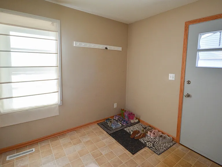 415 15th Ave NE — Photo 6