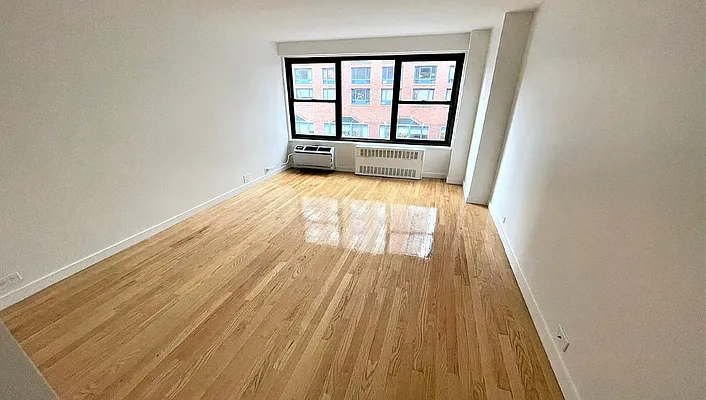 Rented by Manhattan Realty Group | media 3