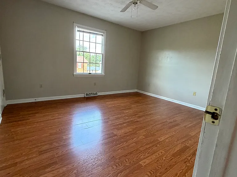 930 Beverly Dr #3 — Photo 6