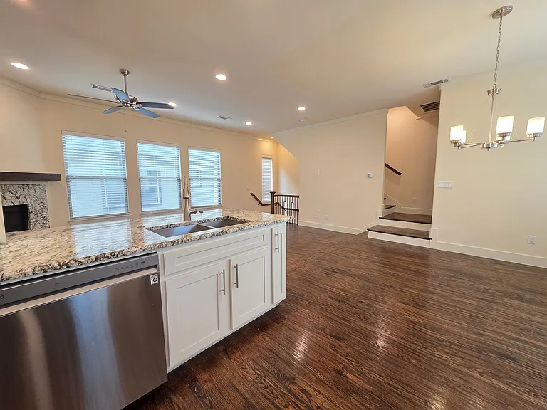 5905 Ross Ave #5 — Photo 11