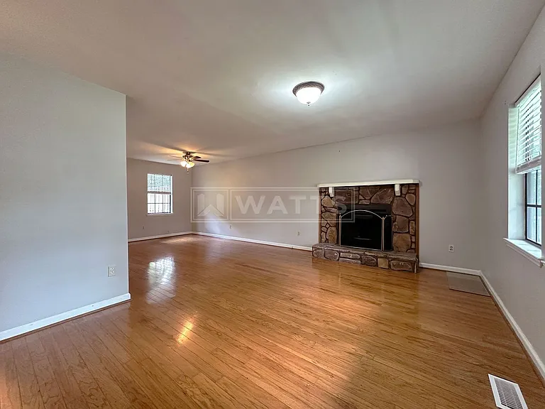 3803 Crosby Dr — Photo 4