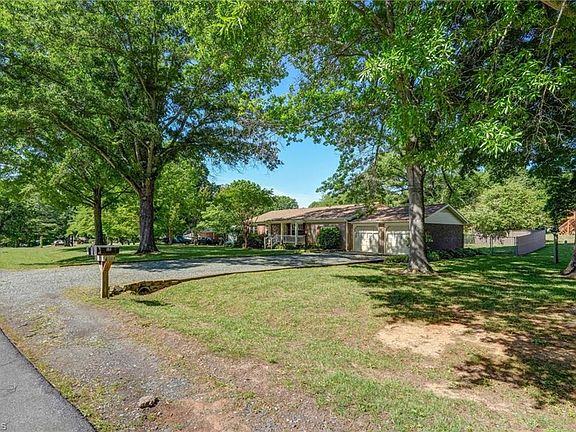 4th image of 130 Fieldale Dr