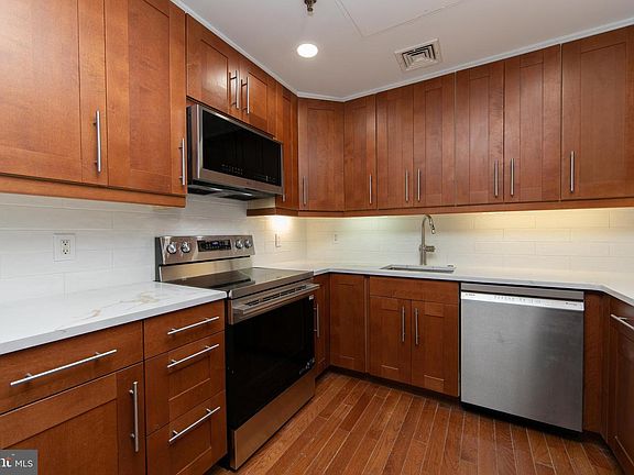 4th image of 1238 Callowhill St #-105