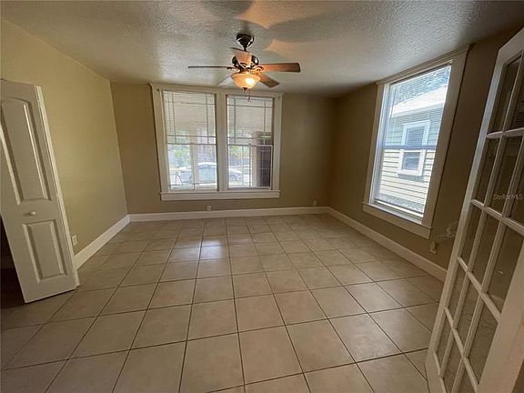 4th image of 727 Dartmoor St N APT 3