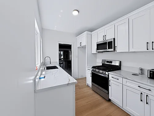 940 Everett St #1 Photo 1