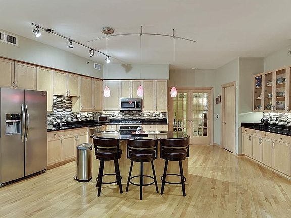 Kitchen IslandBreakfast nook