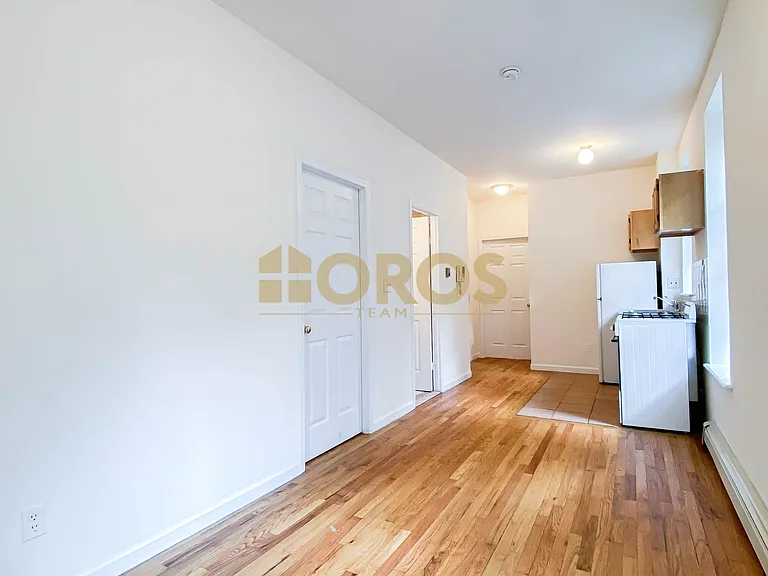 283 E 7th St #2C — Photo 3