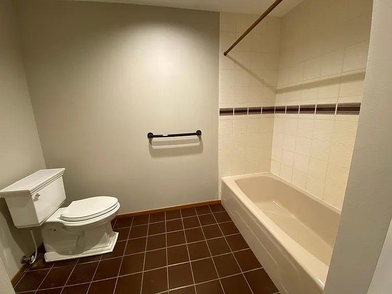 7S560 Donwood Dr E — Photo 26