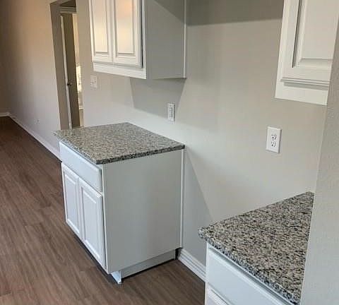 4th image of 2820 W Washington St