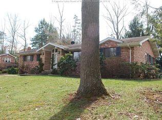 66 Pinewood Ln, Parkersburg, WV 26104