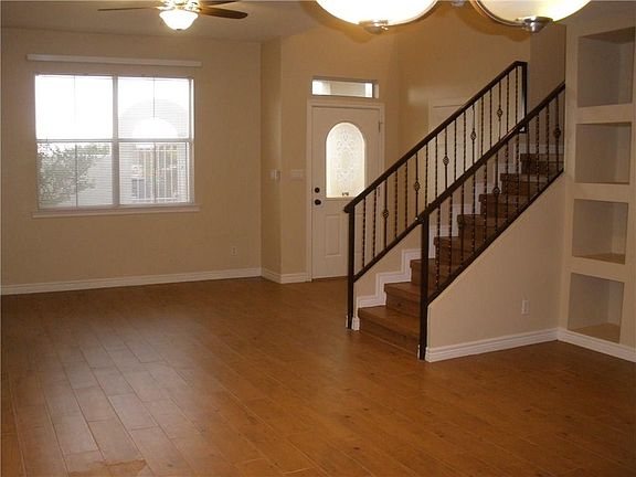 3rd image of 220 Hidden Crest Cir