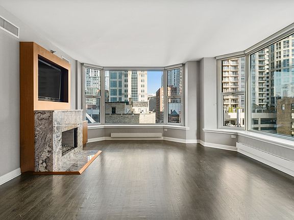 4th image of 25 E Superior St APT 804