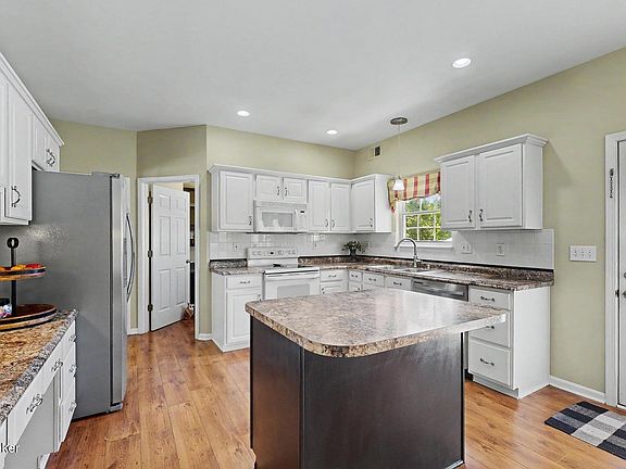 3rd image of 15218 Abington Ridge Pl