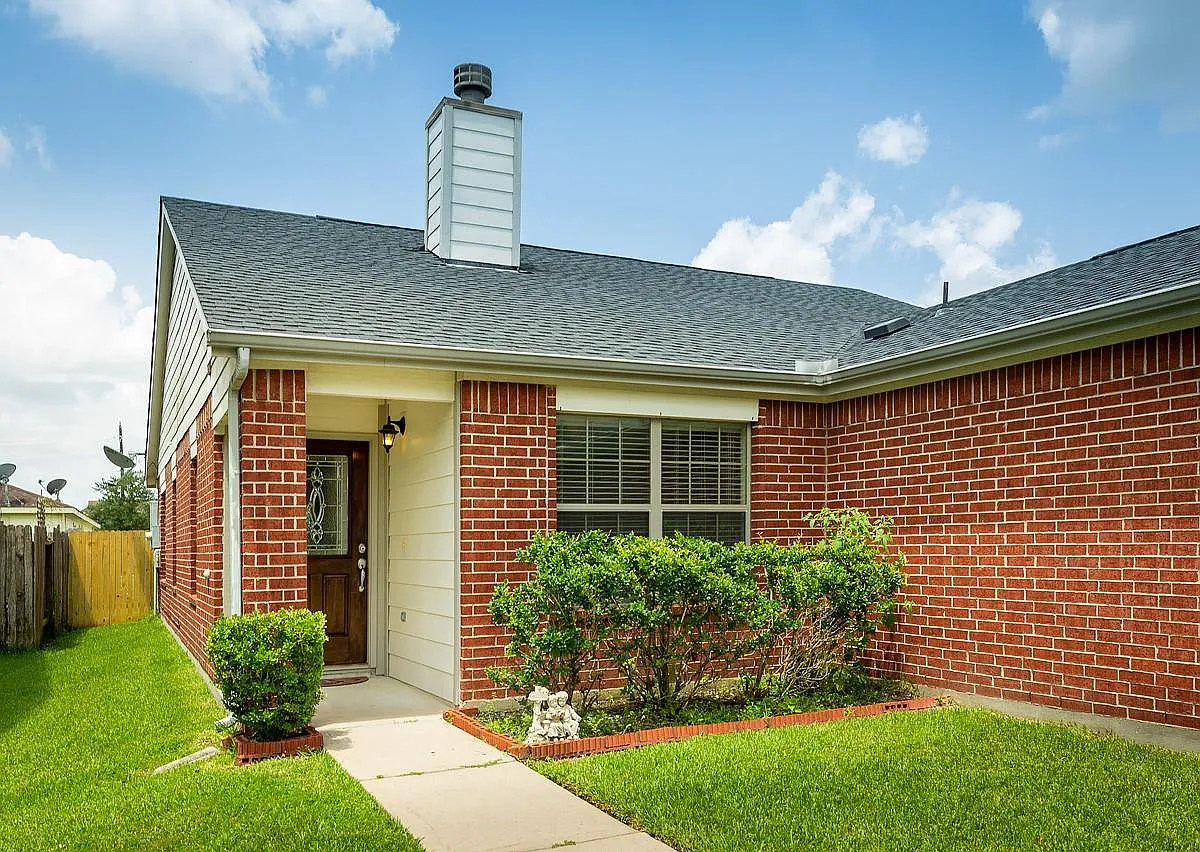3 bed, 2.0 bath, 1575 sqft, $1,900 — Photo 1
