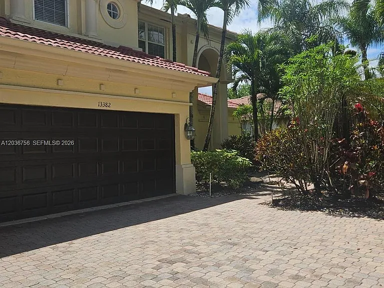 13382 Lakepointe Cir — Photo 3