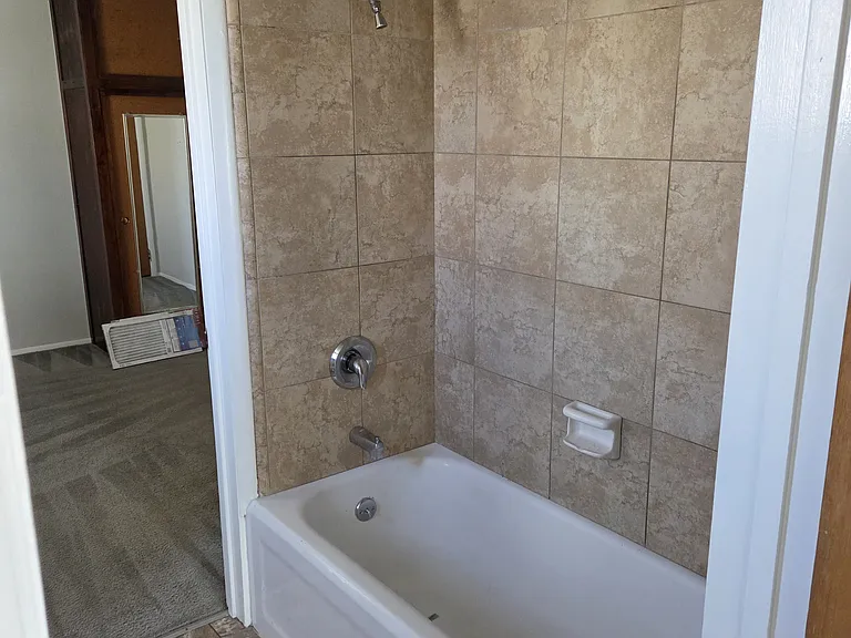204 N Main St — Photo 9
